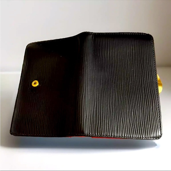 Authentic Louis Vuitton Epi Kiss Lock Wallet - Picture 2 of 12